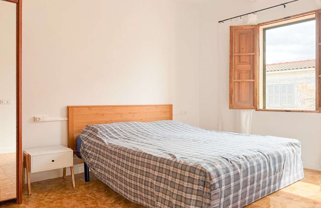 Casa de pueblo con jardín y casa de invitados en Sa Pobla en venta